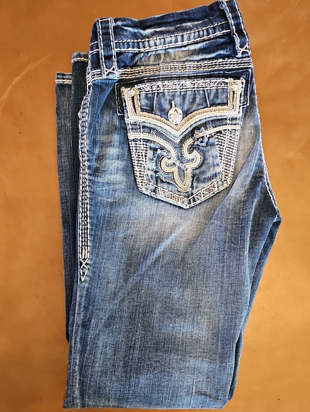 Rock Revival Skinny Jeans with Embroidered Fleur-de-Lis Pocket